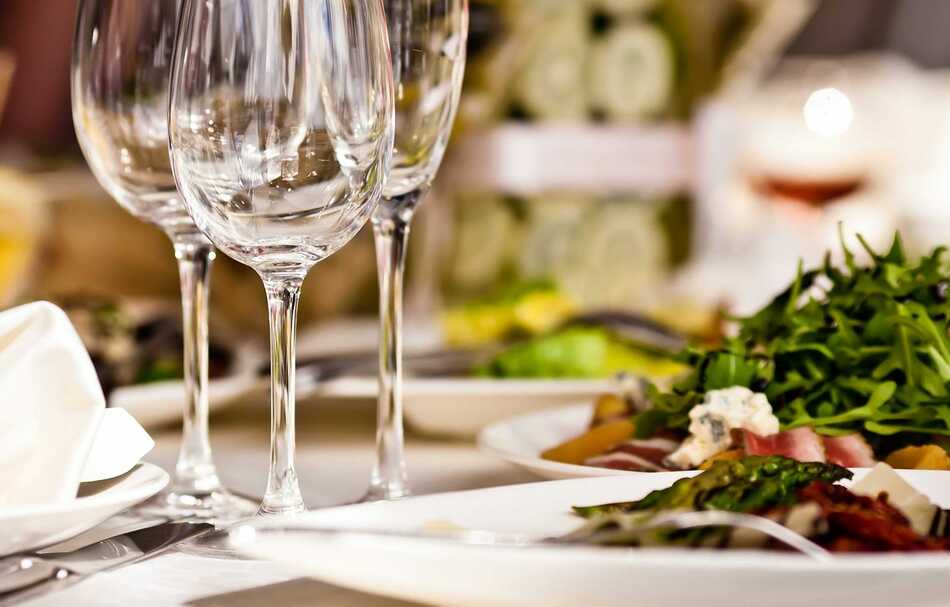 Ezeket ne kövesd el az üzleti vacsora alatt!  Hibák az üzleti vacsora során
